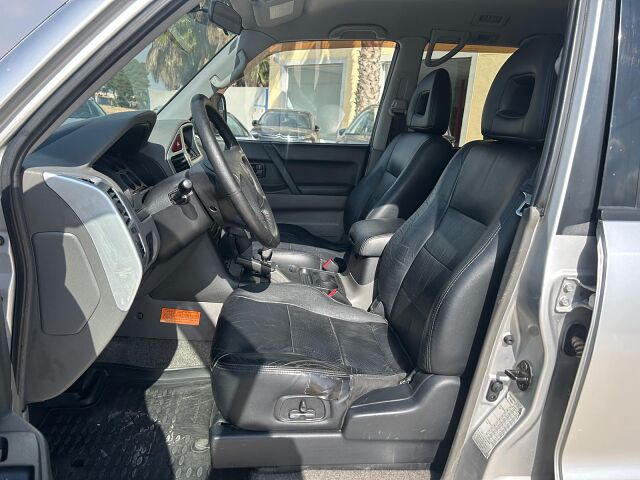 MITSUBISHI PAJERO LWB 3.2 4WD AUTO SPANISH LHD IN SPAIN 177000 MILES 7 SEAT 2001
